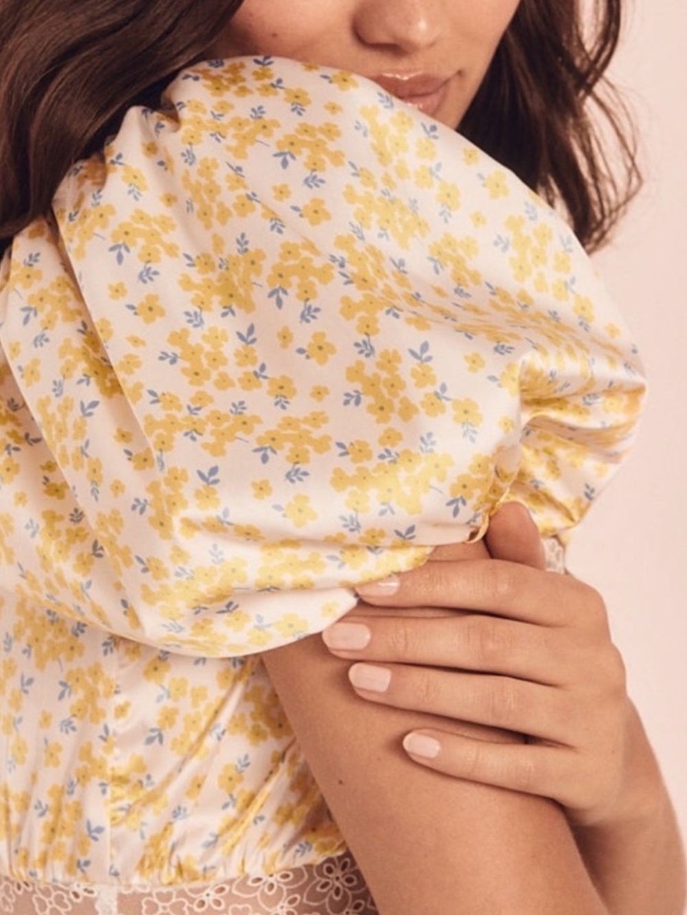❤️💕Victoria secret Yellow Floral Puff Sleeve Blouse